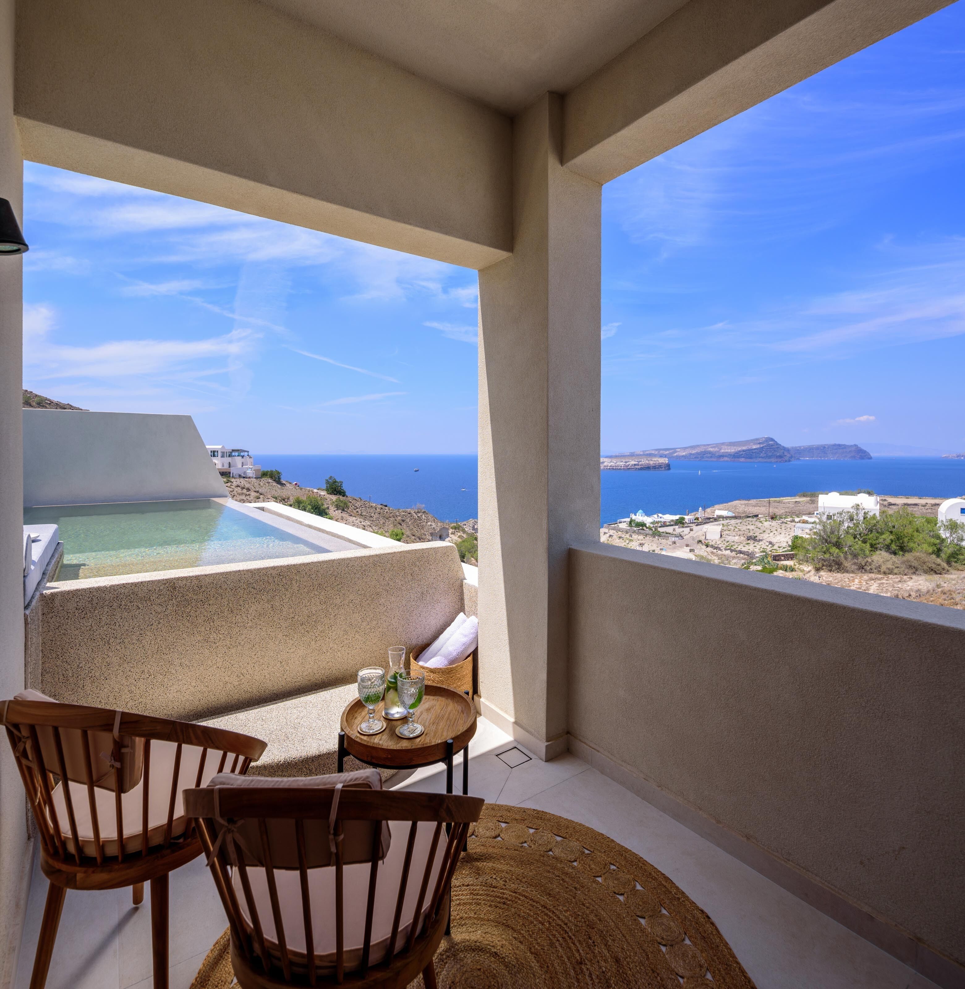 Elegant Suite with Private Heated Pool and Sea View | Private spa tub