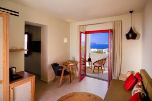 Elegant Suite with Private Heated Pool and Sea View | Zustellbetten