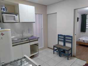 Apartment | Private kitchen | Fridge, microwave, oven, blender - Marcos Morais (Guarulhos)