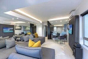 TV - Clifton YOLO Spaces - Clifton Beachfront Executive Apartment (Cape Town)