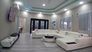 Smart TV - Pristine Modern 3-Bedroom Villa with Beautiful Outdoor Entertainment Area (Saint David)