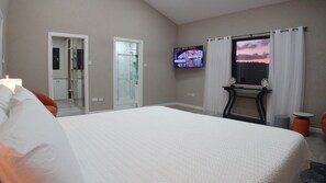 3 bedrooms, in-room safe, iron/ironing board, WiFi