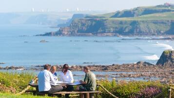 Vista para praia/oceano