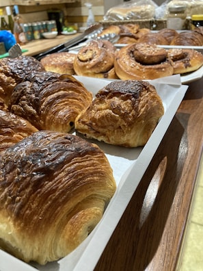 Free daily buffet breakfast - OA Stay  (Bude)