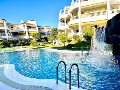 Bungalow de 2 Habitaciones con Piscina Cerca del Jardín Botánico