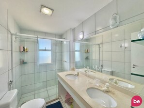 Family Apartment | Bathroom