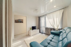 Basic-Apartment | Wohnbereich | 42-Zoll-Flachbildfernseher mit Kabelempfang