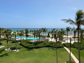 2 outdoor pools
