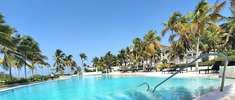LĂ€genhet | Pool | 2 utomhuspooler