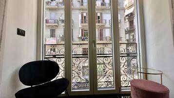 Habitación Deluxe | Caja fuerte, escritorio, cortinas opacas y sistema de insonorización