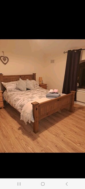 Apartment | 2 bedrooms, iron/ironing board, free WiFi, bed sheets - Stunning 2-bed Apartment in Carlow Town (Carlow)