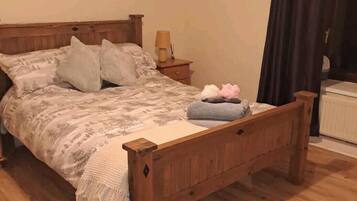 Apartment | 2 bedrooms, iron/ironing board, free WiFi, bed sheets