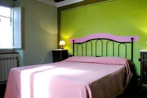 5 bedrooms, iron/ironing board, travel crib, free WiFi