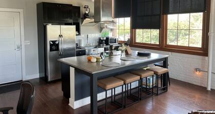 Modern 1 Bedroom Loft Apartment!