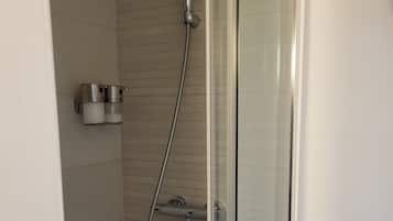 Ducha, toallas, jabón, shampoo