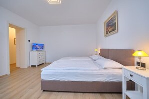 2 bedrooms, desk, iron/ironing board, free WiFi - Bacci Central 2-Bedroom Apartment by Litto (Split)