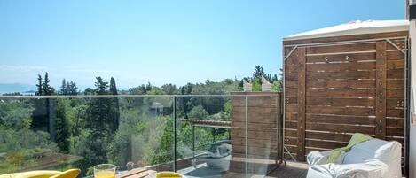 ดีลักซ์อพาร์ทเมนท์ | ระเบียง