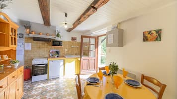 Refrigerador, microondas, horno y lavavajillas