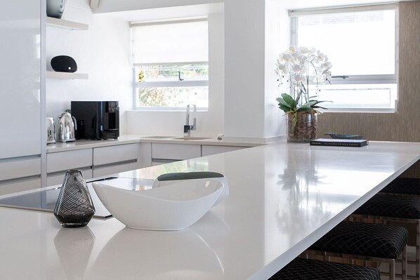 Private kitchen - Clifton YOLO Spaces : Clifton Beachfront Penthouse (Cape Town)