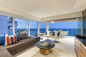 Living area - Clifton YOLO Spaces : Clifton Beachfront Penthouse (Cape Town)