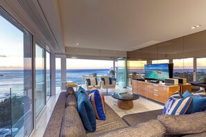 Living area - Clifton YOLO Spaces : Clifton Beachfront Penthouse (Cape Town)