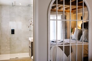 6 dormitorios, tabla de planchar con plancha, cuna de viaje y wifi