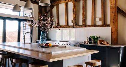 Luxury Farm Barn with Copper Top Bar and Hot Tub - Located in Rural Suffolk