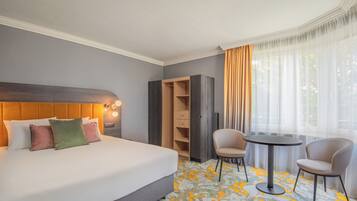 Standard Double or Twin Room | Minibar, in-room safe, desk, free WiFi