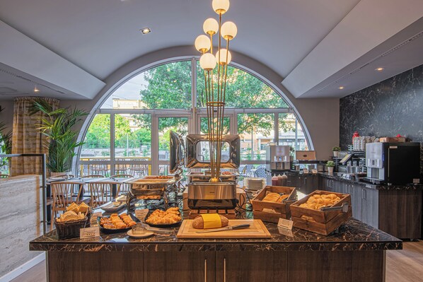 Daily buffet breakfast (EUR 13 per person)
