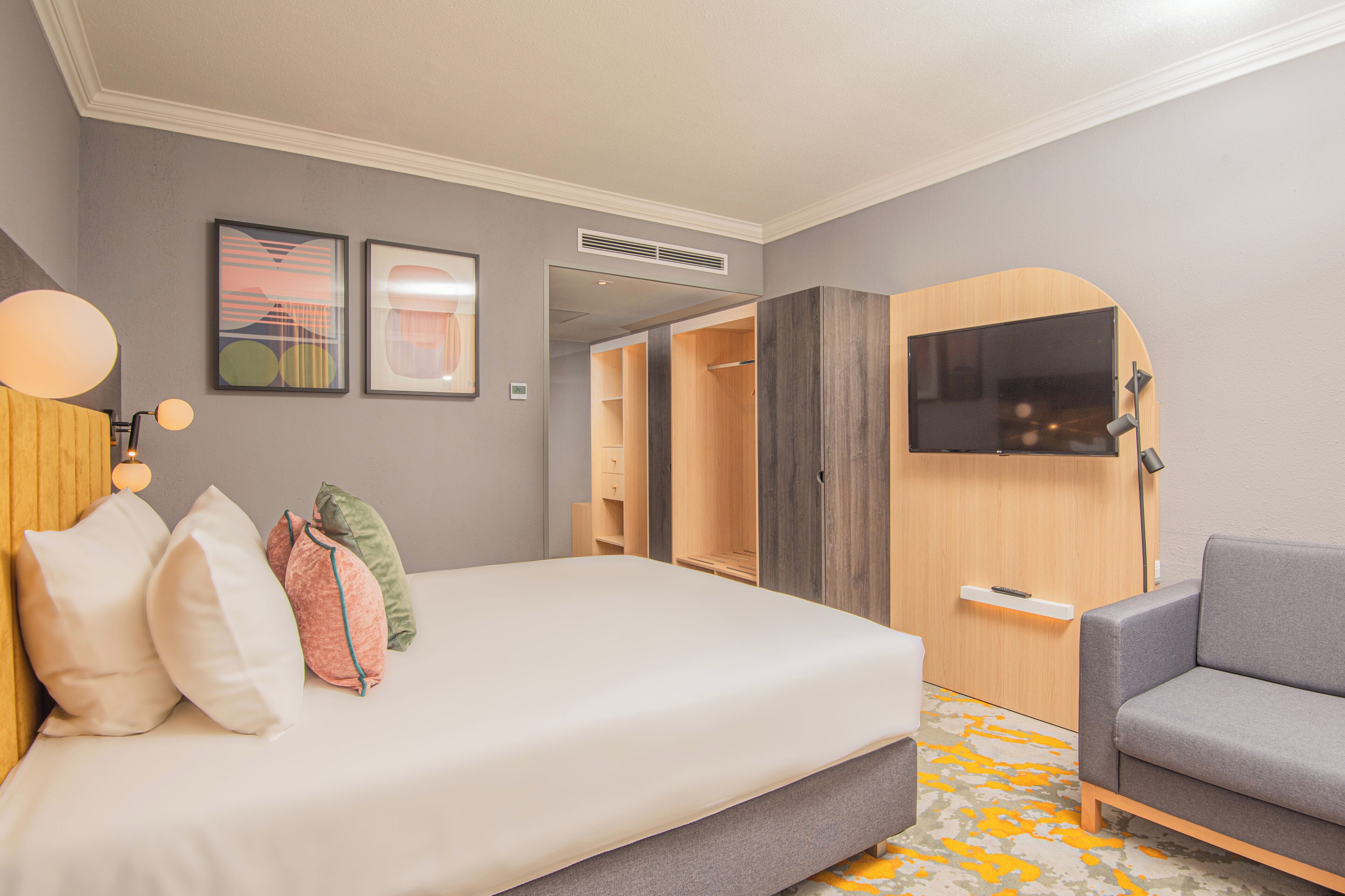 Minibar, in-room safe, free WiFi, bed sheets