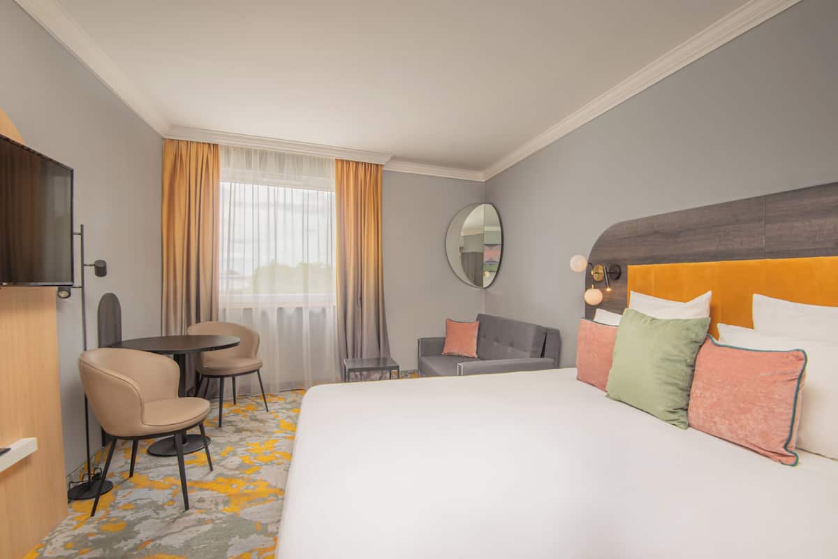 Minibar, in-room safe, free WiFi, bed sheets