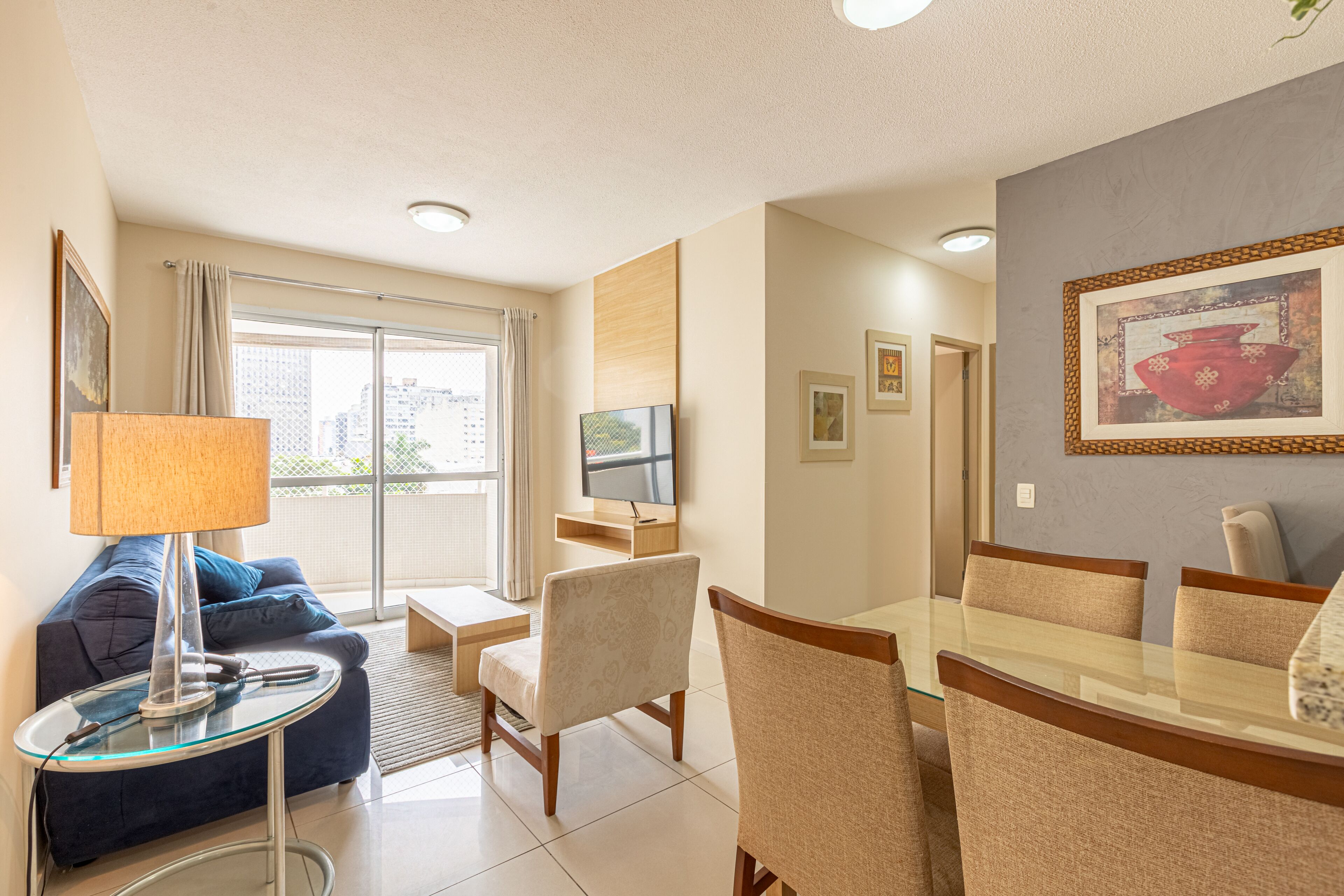 Apartamento família | Cozinha privada | Geladeira grande, micro-ondas, fogão, cooktop