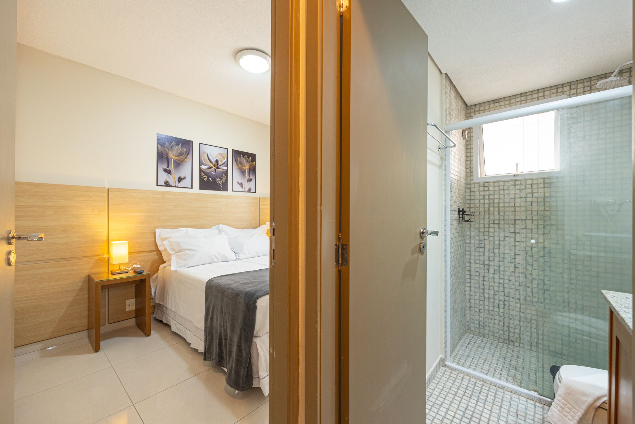 Comfort Apartment | Individually decorated, individually furnished, desk, laptop workspace