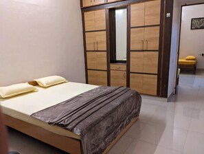 1 habitación, tabla de planchar con plancha, wifi y ropa de cama 