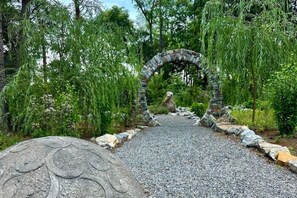 Property grounds - Mandrake Lodge (Kodak)