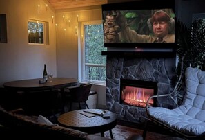 Interior - Mandrake Lodge (Kodak)