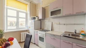 Apartment | Private kitchen | Fridge, microwave, oven, stovetop