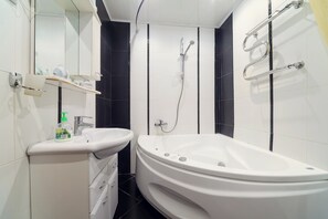 Apartment | Bathroom | Hair dryer, towels, soap, toilet paper - Cozy apartment on Independence Avenue (Minsk)