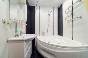 Apartment | Badezimmer | Haartrockner, Handtücher, Seife, Toilettenpapier
