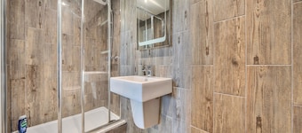 Relaxing Room With Ensuite Rutland Point