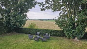 Studio | Outdoor dining