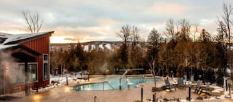 Beautiful home in Windfall, Blue Mountain. Walk to village, hot tub and pool!