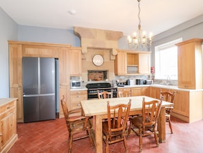 Dishwasher, cookware/dishes/utensils - The Cottage (Belper)