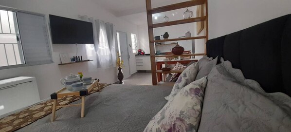 1 dormitori, planxa i posts de planxar, wifi i roba de llit 