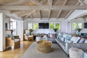 TV - Clifton YOLO Spaces - Clifton Sea View Penthouse (Cape Town)