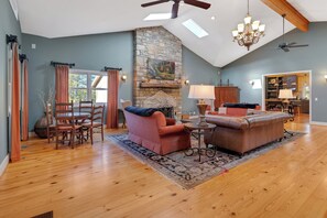 Smart-TV, peis, bøker og PC-skjermer