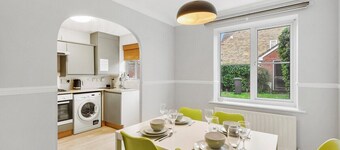 Stunning Detached 3 Bed House - Parking & Garden