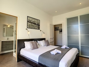 2 bedrooms, iron/ironing board