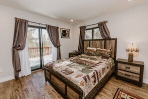 3 bedrooms, WiFi, bed sheets - Walk to Village! Hot Tub, Sauna, Game Room, Snow Summit (Big Bear Lake)