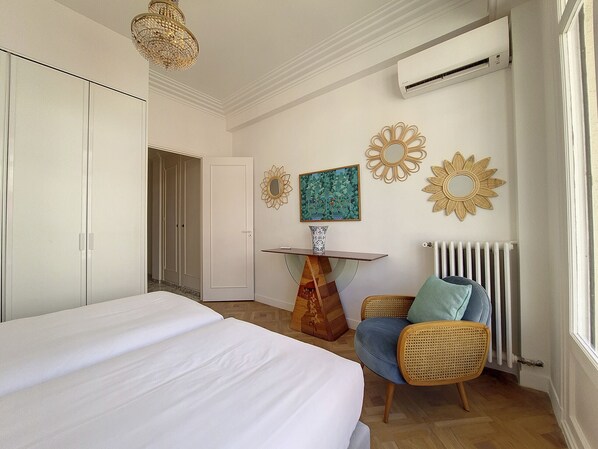 2 bedrooms, iron/ironing board, WiFi